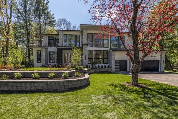 Attached, Backyard, Exterior, Facade, Modern