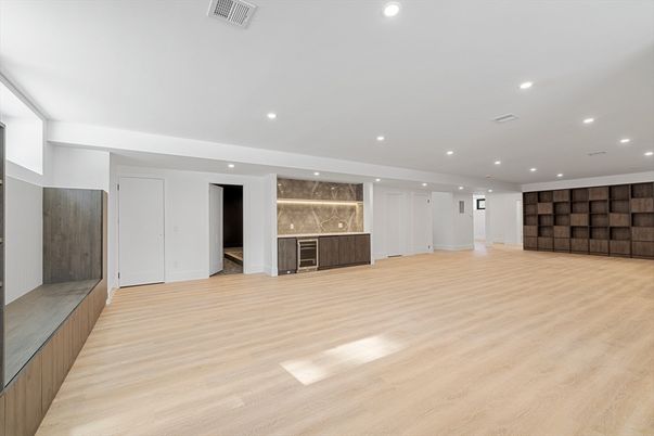 Empty room, Interior, Recessed Lighting, Wood Texture Flooring