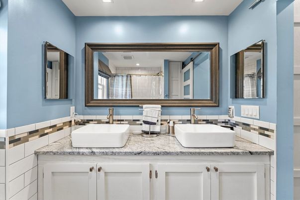 Bathroom, Dual Sink Vanities, Interior, Recessed Lighting