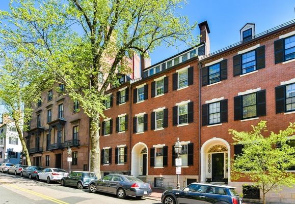 Exterior, Facade, Brick Facade, Rowhouse