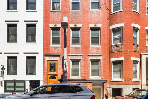 Exterior, Facade, Brick Facade, Rowhouse