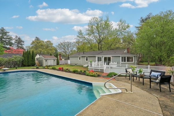 Exterior, Pool