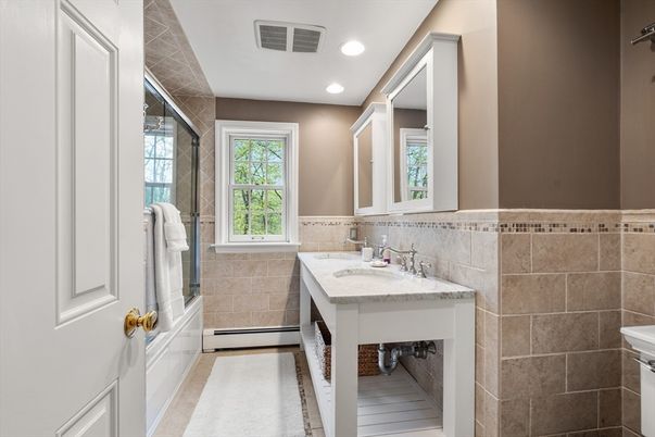 Bathroom, Interior, Recessed Lighting