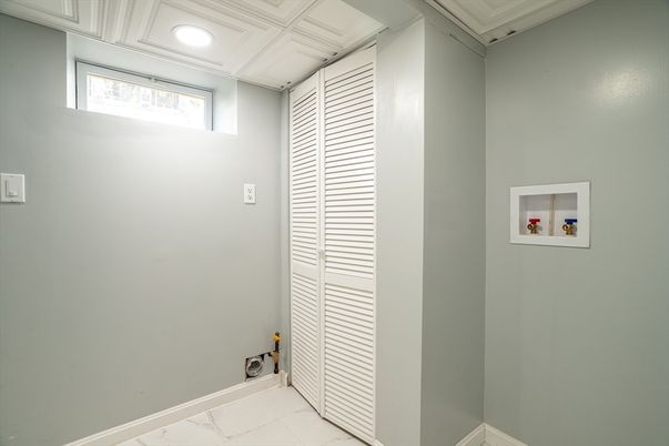 Empty room, Interior, Marble, Recessed Lighting