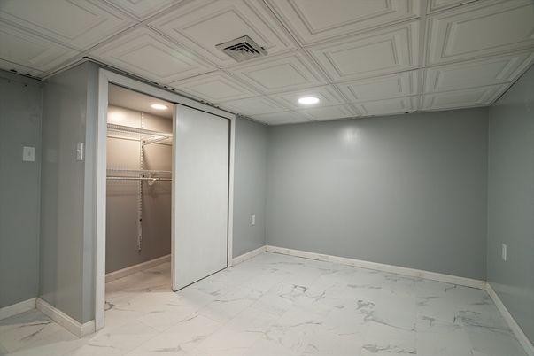 Empty room, Interior, Marble, Recessed Lighting