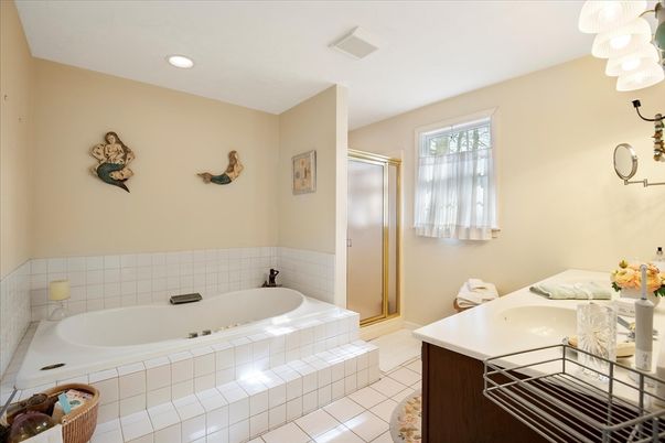 Bathroom, Interior, Recessed Lighting
