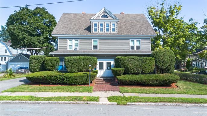Exterior, Facade, Queen Anne Victorian