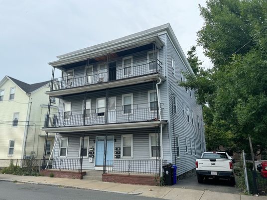 Exterior, Facade, American Foursquare
