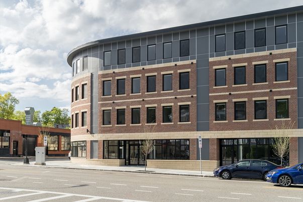 Exterior, Facade, Brick Facade, Chicago School