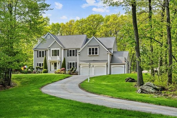 Attached, Exterior, Facade, Farmhouse