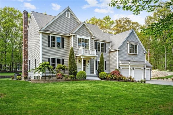 Attached, Exterior, Facade, Farmhouse