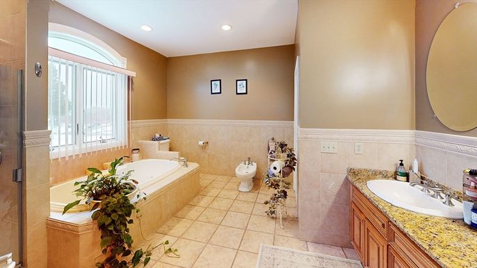 Bathroom, Dual Sink Vanities, Interior, Recessed Lighting