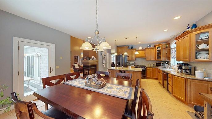Dining room, Interior, Kitchen, Pendant Lights, Recessed Lighting, Stainless Steel Appliances