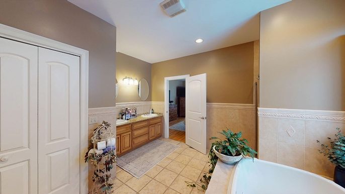 Bathroom, Interior, Recessed Lighting