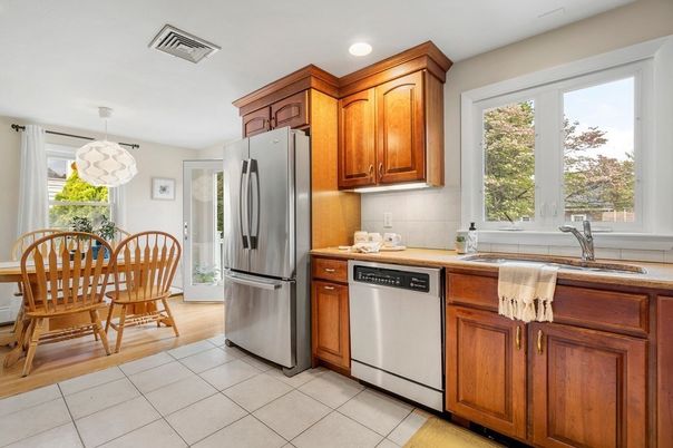 Dining room, Interior, Kitchen, Pendant Lights, Recessed Lighting, Wood Texture Flooring