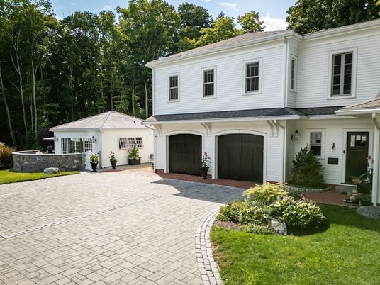Attached, Exterior, Facade, Split Level
