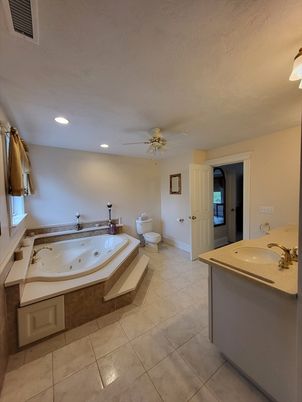 Bathroom, Dual Sink Vanities, Interior, Recessed Lighting