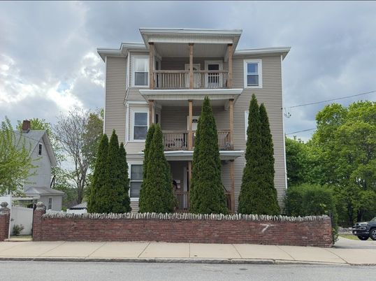 Exterior, Facade, American Foursquare