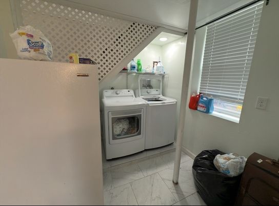 Interior, Marble, Recessed Lighting, Washer