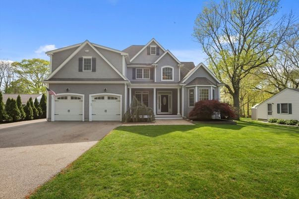Attached, Exterior, Facade, Farmhouse