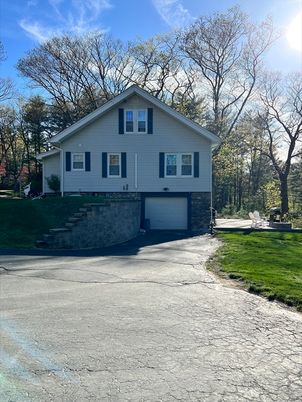 Attached, Exterior, Facade, Raised Ranch