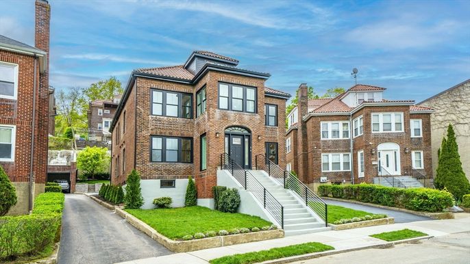 Exterior, Facade, Brick Facade, Rowhouse