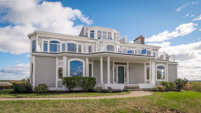 Exterior, Facade, Queen Anne Victorian