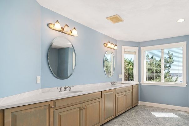 Bathroom, Dual Sink Vanities, Interior, Recessed Lighting
