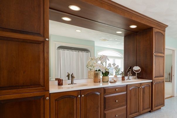 Bathroom, Dual Sink Vanities, Interior, Recessed Lighting