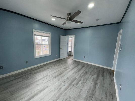 Empty room, Interior, Recessed Lighting, Wood Texture Flooring