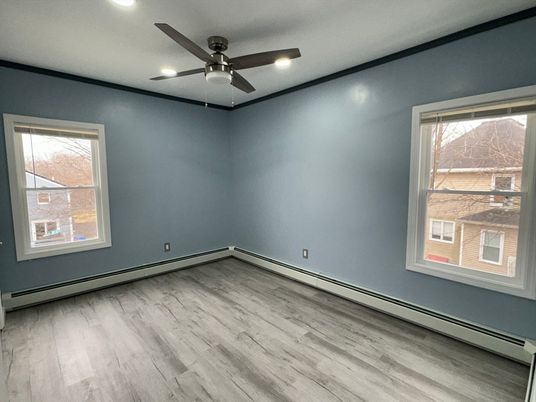 Empty room, Interior, Recessed Lighting, Wood Texture Flooring