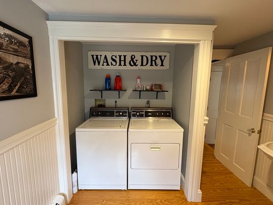 Interior, Utility Closets, Washer, Wood Texture Flooring