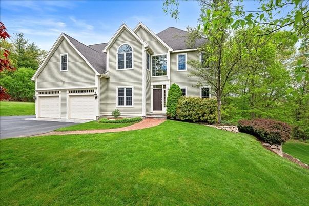 Attached, Exterior, Facade, Farmhouse