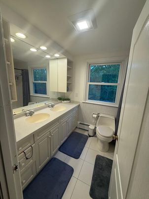 Bathroom, Dual Sink Vanities, Interior, Recessed Lighting