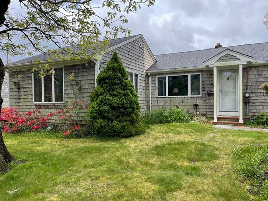 Backyard, Exterior, Facade, Cape Cod