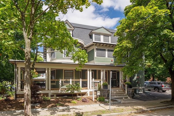 Exterior, Facade, Queen Anne Victorian