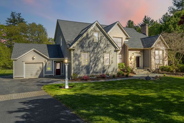 Attached, Exterior, Facade, Brick Traditional