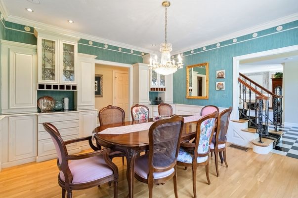 Chandelier, Dining room, Interior, Recessed Lighting, Wood Texture Flooring