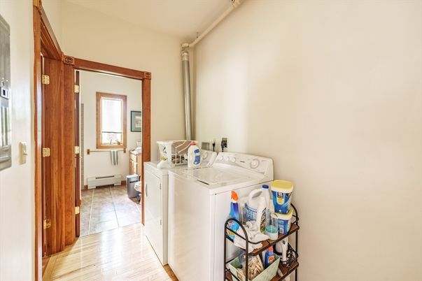 Interior, Washer, Wood Texture Flooring