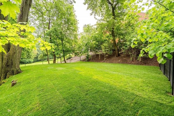 Backyard, Exterior, Facade, Raised Ranch
