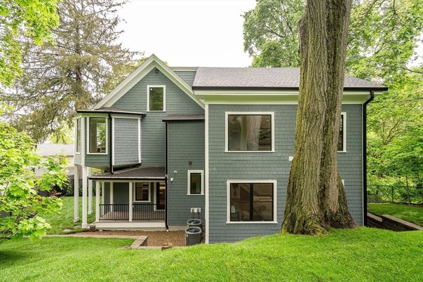 Exterior, Facade, Queen Anne Victorian