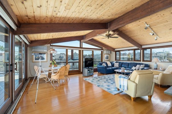 Dining room, Interior, Living room, Pendant Lights, Wooden Beams, Wooden Ceilings, Wood Texture Flooring