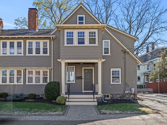 Exterior, Facade, Queen Anne Victorian