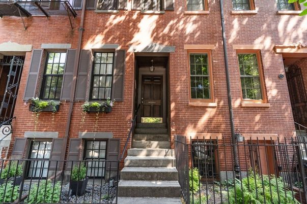 Exterior, Facade, Brick Facade, Rowhouse