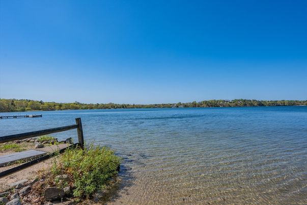 Exterior, Lake