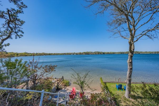 Exterior, Lake
