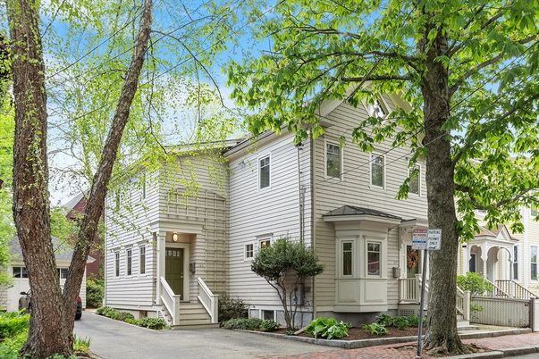 Exterior, Facade, Rowhouse