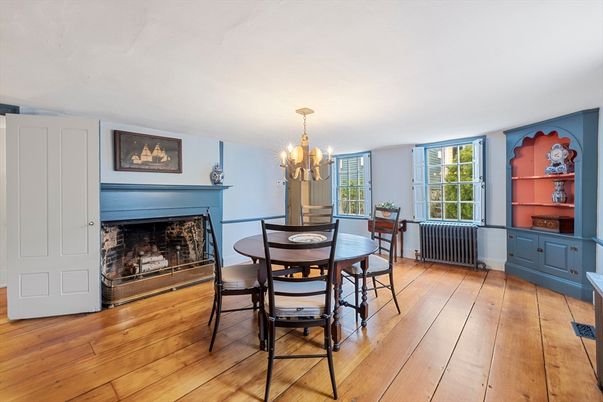Chandelier, Dining room, Fireplace, Interior, Wood Texture Flooring