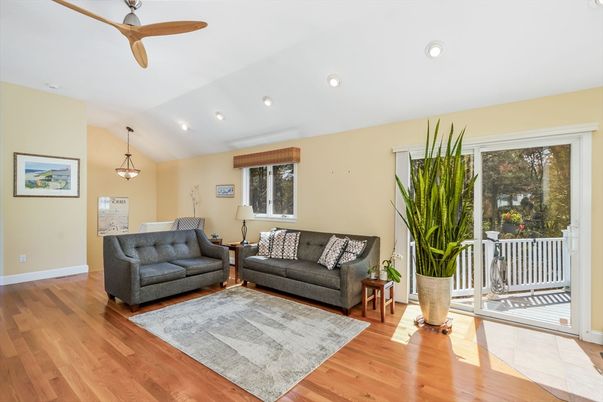 Interior, Living room, Pendant Lights, Recessed Lighting, Wood Texture Flooring