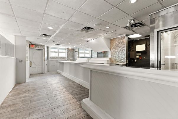 Interior, Recessed Lighting, Washer, Wood Texture Flooring